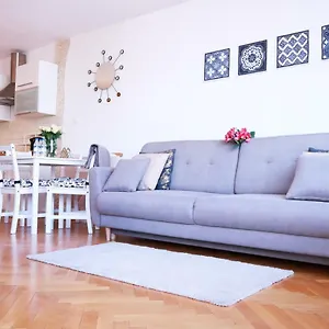  Apartment Cozy And Great Location By Cooee Poland
